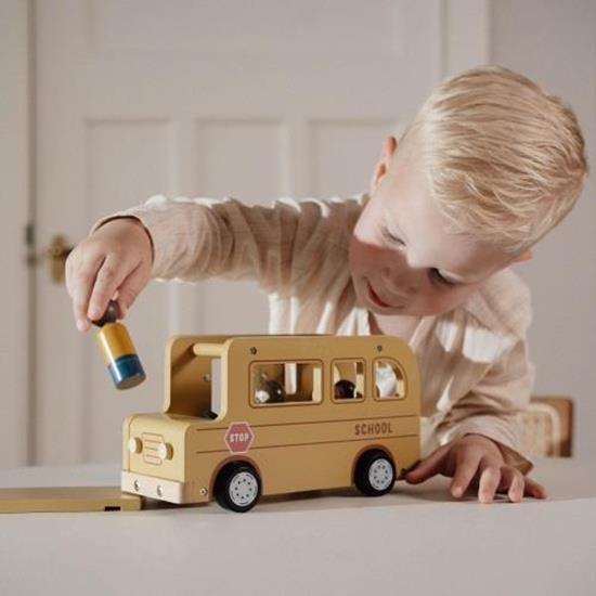 Bus scolaire avec figurines